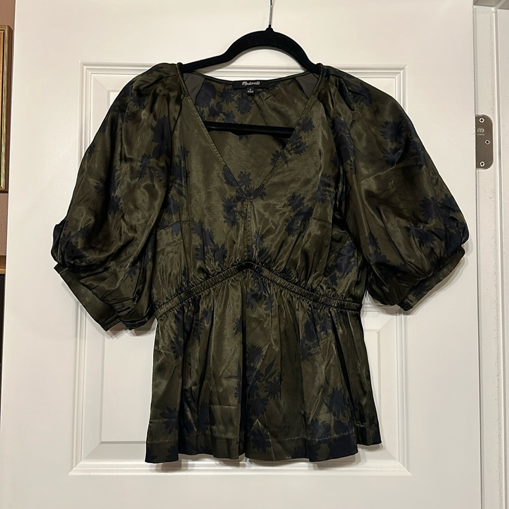 New (without tags) Madewell brand- Shirred Puff Sleeve Top-Size Small